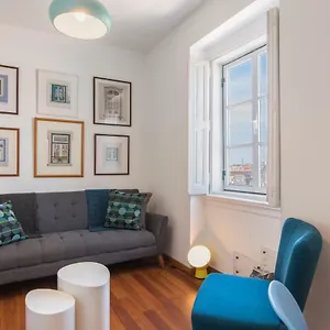 https://central-3bdr-apartment-next-to-the-castle.hotels-lisbon-portugal.com